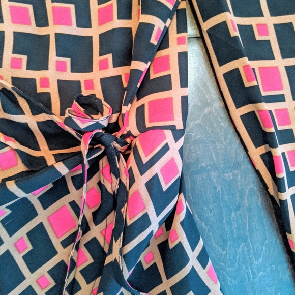 BNWT BCBG Maxazaria Front Tie Blouse - Picture 3 of 5